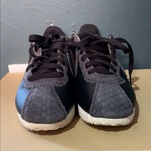Classic Cortez snake print detailed